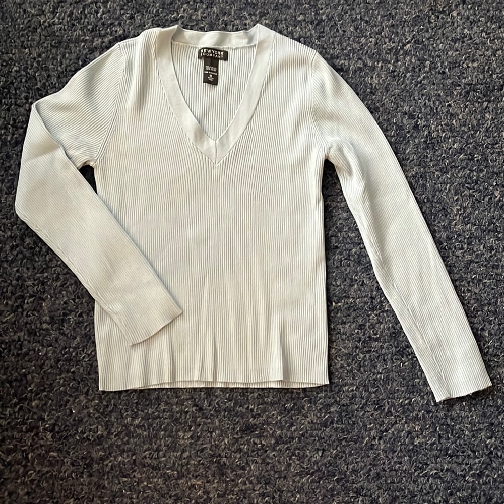 New York & Co light blue V-neck pull over sweater